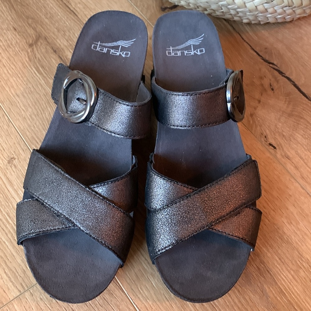 Dansko Susie Wedge Slides Graphite Metallic Sanda… - image 2